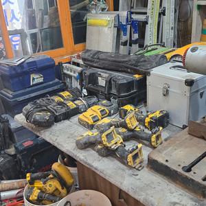 [건축업 은퇴 정리] 샷시 전동공구 및 자재 대량 정리 판매합니다 이미지