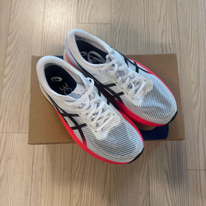 아식스 메타 스피드 엣지 플러스 235cm 러닝화