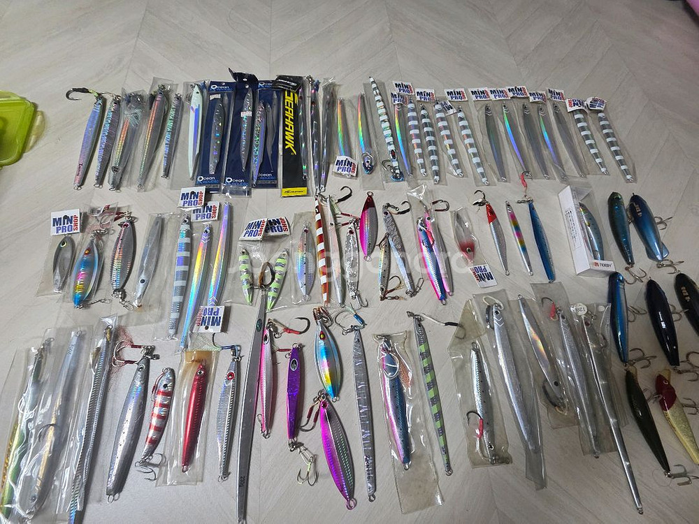 다양한 종류의 낚시 루어 세트(메탈지그,포퍼,펜슬)--0