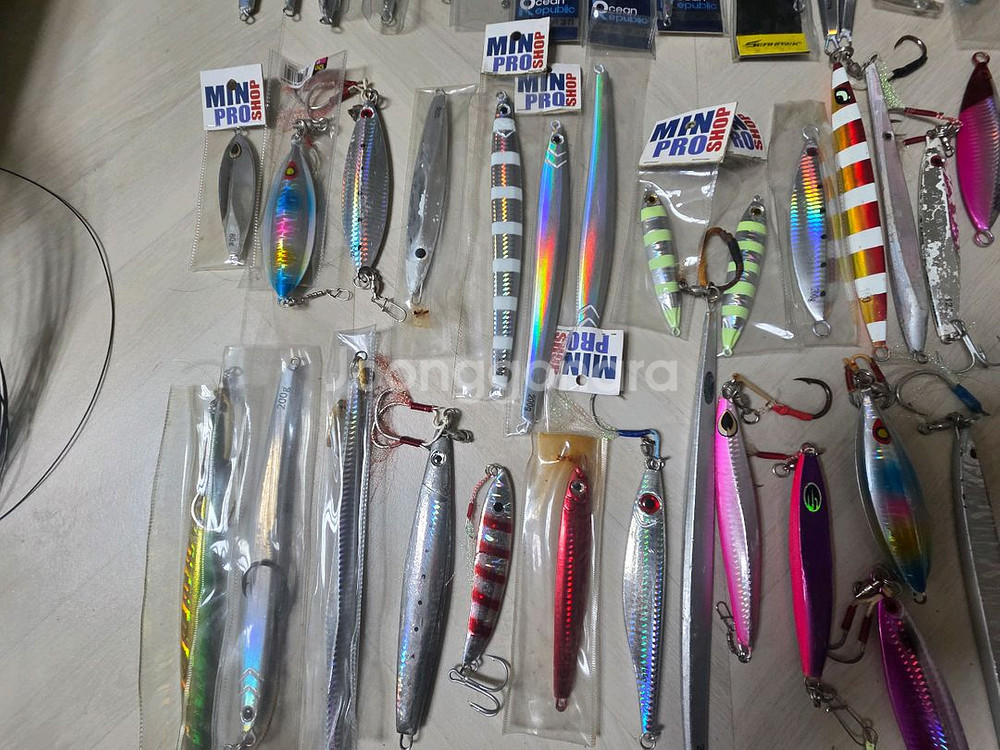 다양한 종류의 낚시 루어 세트(메탈지그,포퍼,펜슬)--5