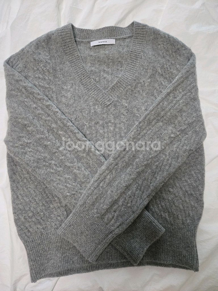 블랭크공삼 케이블 브이넥 니트--3