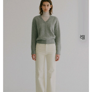 블랭크공삼 케이블 브이넥 니트