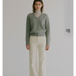 블랭크공삼 케이블 브이넥 니트