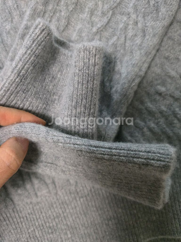 블랭크공삼 케이블 브이넥 니트--4