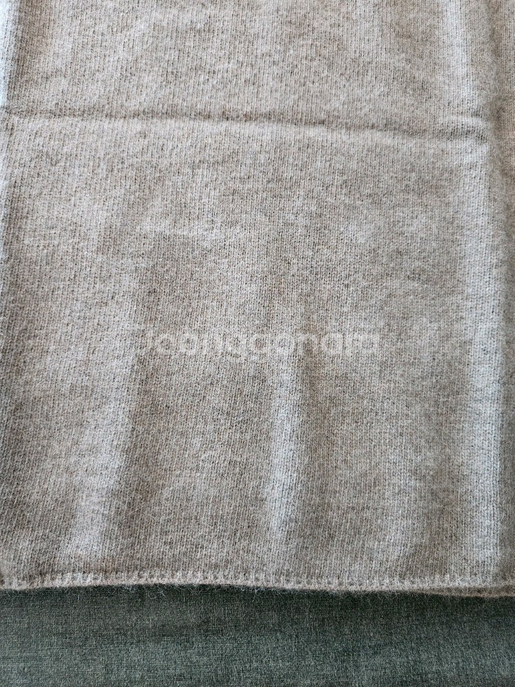 르우 홀가먼트 라쿤 라운드 니트원피스 판매해요--3