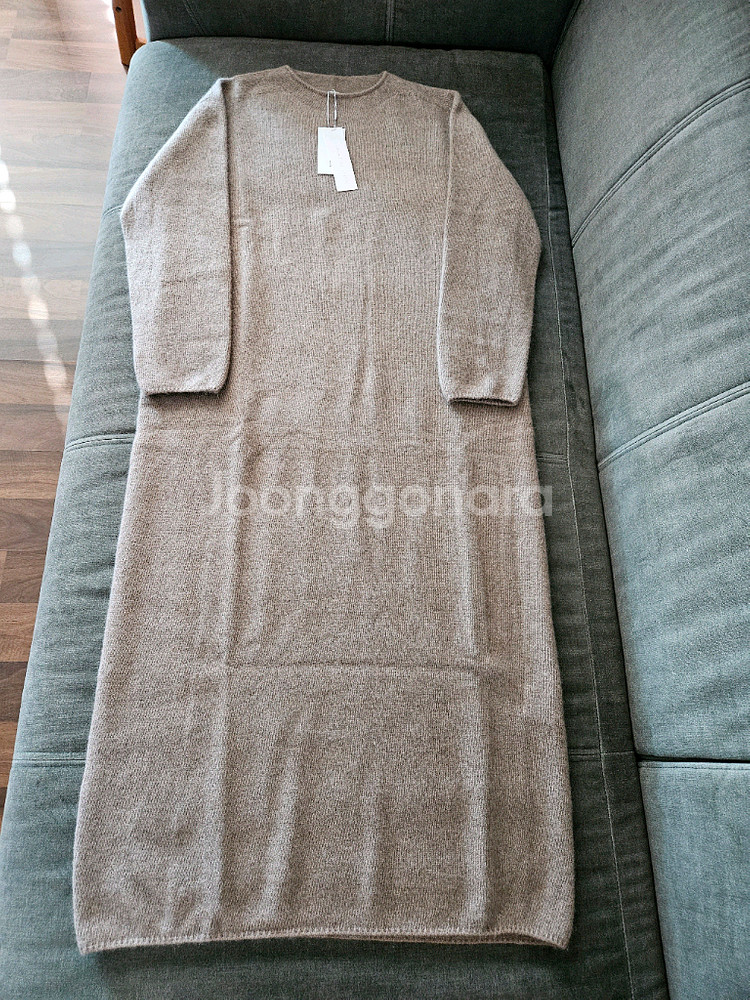 르우 홀가먼트 라쿤 라운드 니트원피스 판매해요--0