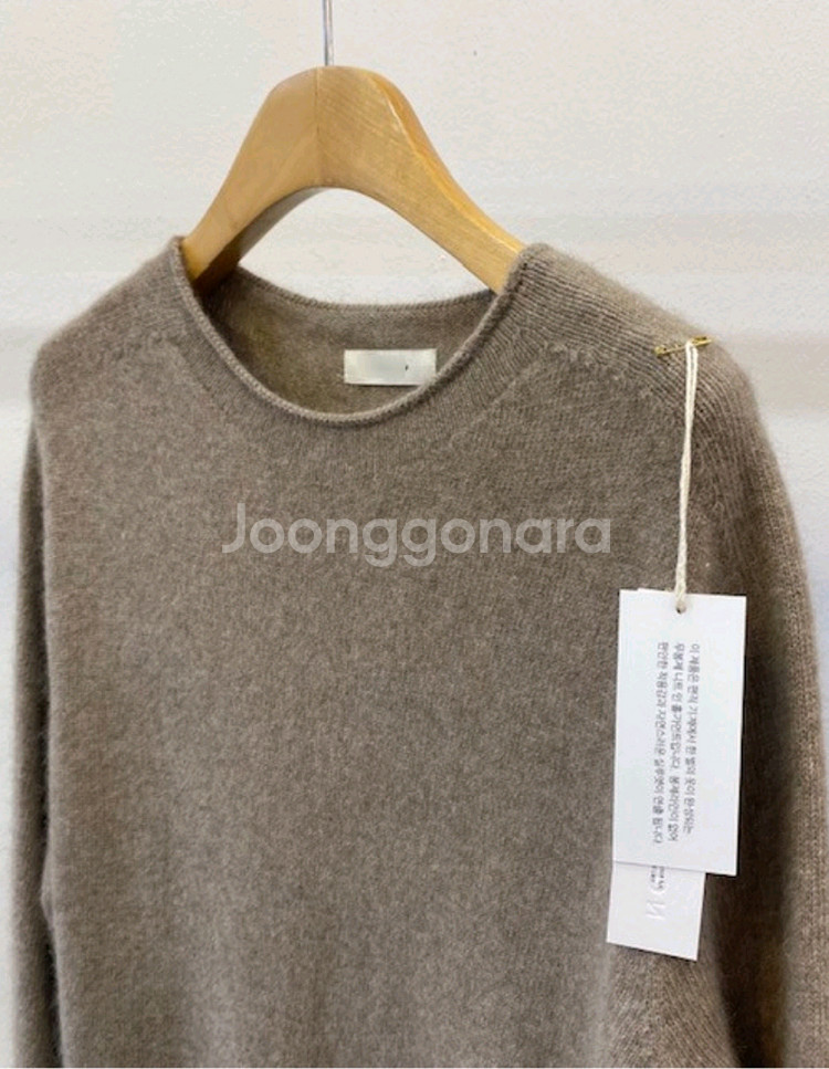 르우 홀가먼트 라쿤 라운드 니트원피스 판매해요--4