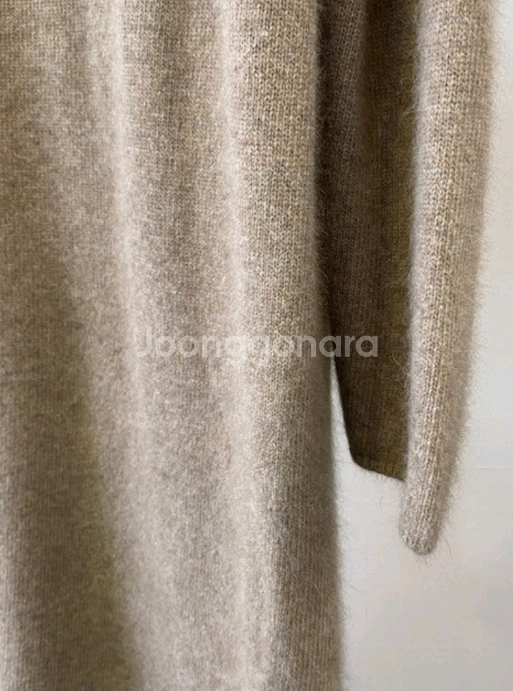 르우 홀가먼트 라쿤 라운드 니트원피스 판매해요--5