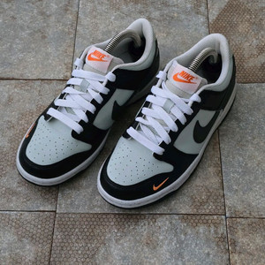 (235)나이키 덩크 로우 블랙 라이트 실버 스니커즈