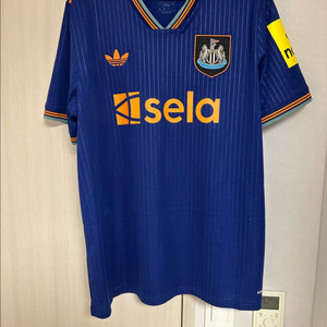 뉴캐슬 25-26 써드 아시아 2xl 오피셜 마킹 트리피어 택만 땐 새제품 팝니다