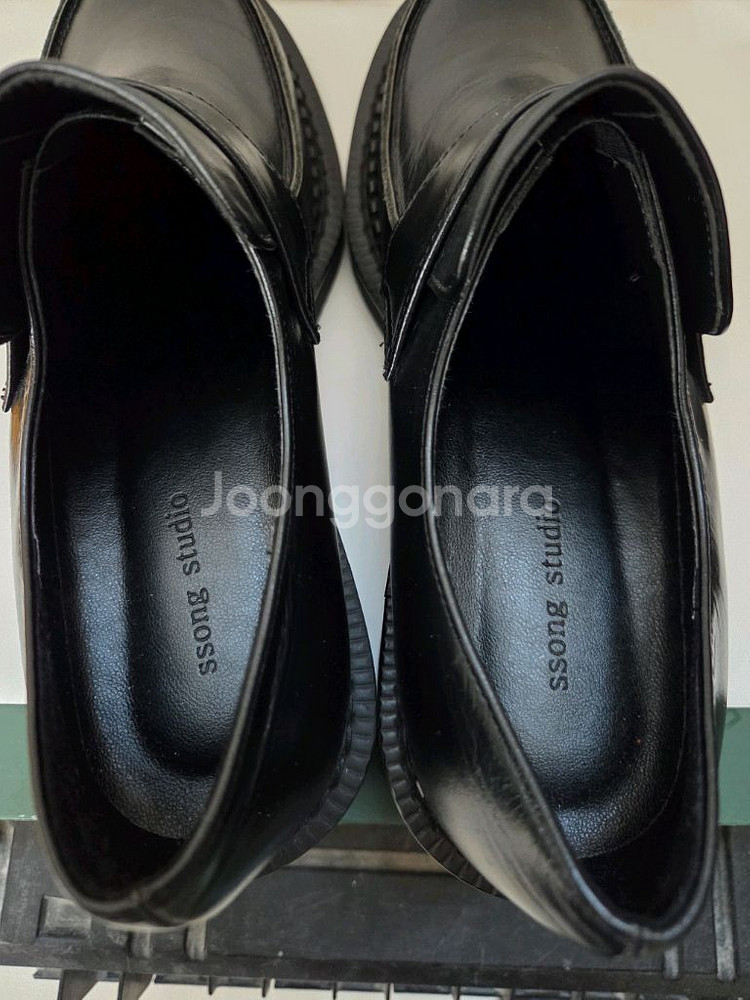 새상품 쏭스튜디오 로퍼 240--3