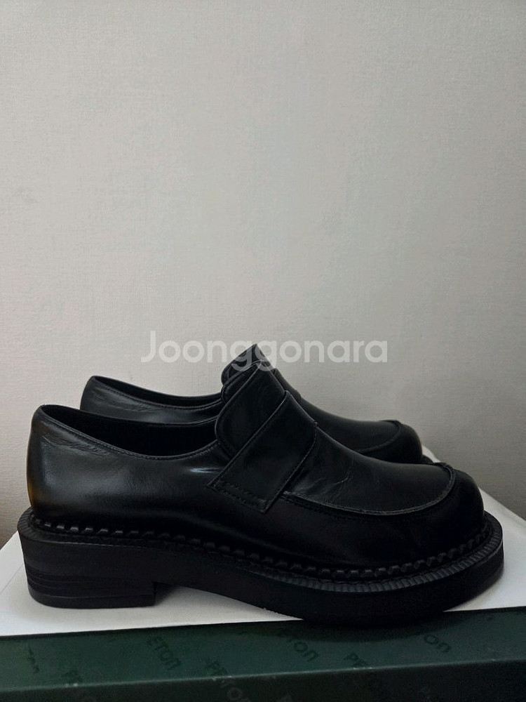 새상품 쏭스튜디오 로퍼 240--4