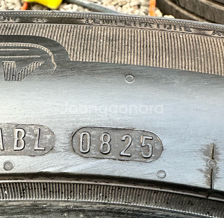 255 55 18중고타이어2개2555518--3