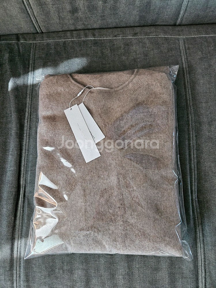 르우 홀가먼트 라쿤 라운드 니트원피스 판매해요--8