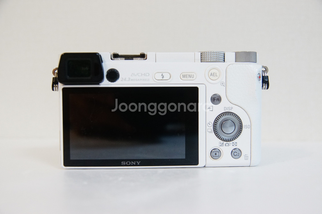[소니] A6000 화이트 미러리스 카메라팝니다.--4