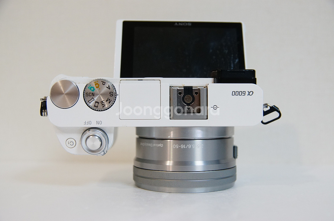 [소니] A6000 화이트 미러리스 카메라팝니다.--7