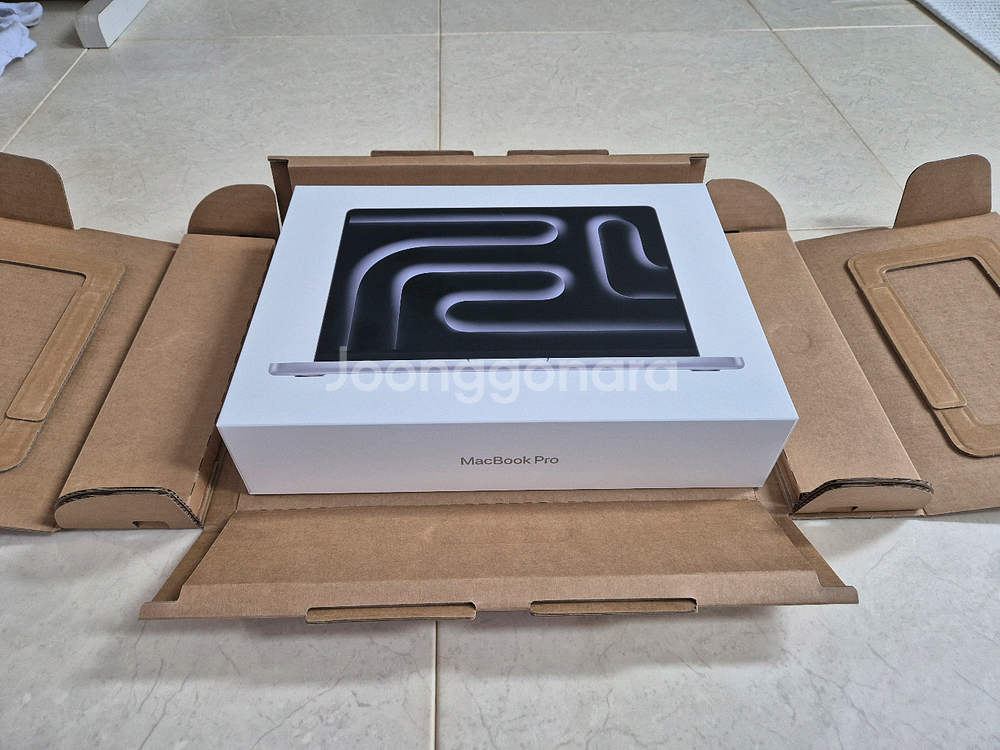 맥북프로14/M4 pro/12Core CPU/16Core GPU/24GB RAM/1TB SSD/실버--1