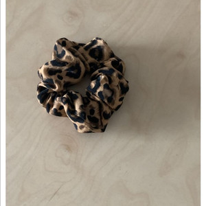 온드민 호피 헤어밴드 헤어스크런치 슈슈 새상품