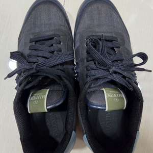 발렌티노 스니커즈 265사이즈 팝니다