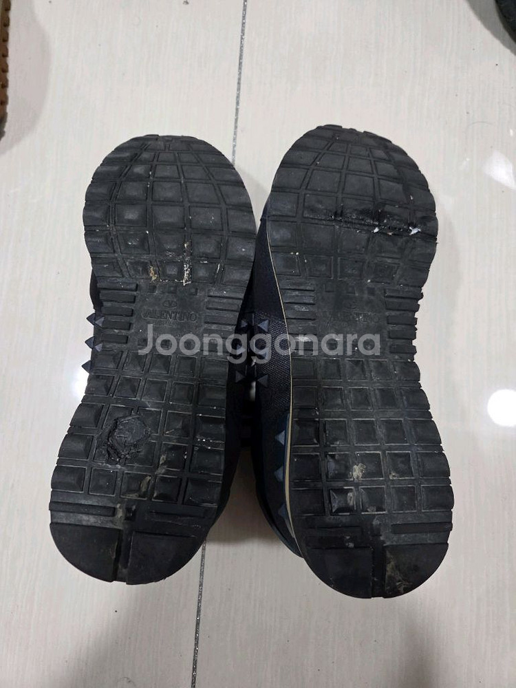 발렌티노 스니커즈 265사이즈 팝니다--2