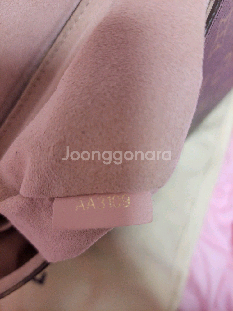 정품)급처상태좋음!루이비통 핑크록키bb 크로스토트백가방--2