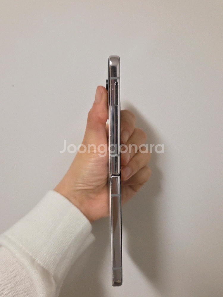 갤럭시 z플립4 256GB 화이트--2