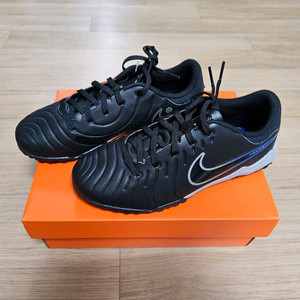 나이키 주니어 티엠포 레전드 10 아카데미 235사이즈