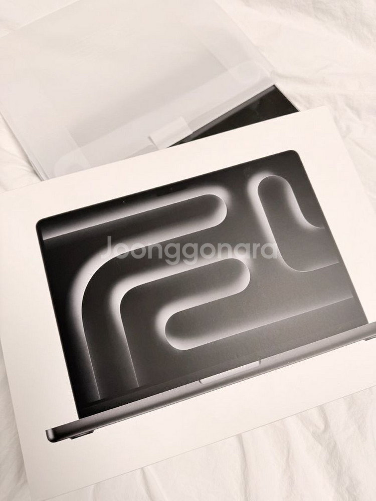 맥북 프로 14 (M3 Pro) RAM 18 / 512--0