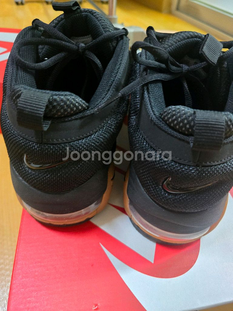 나이키 업템포 로우 285사이즈 팝니다--4