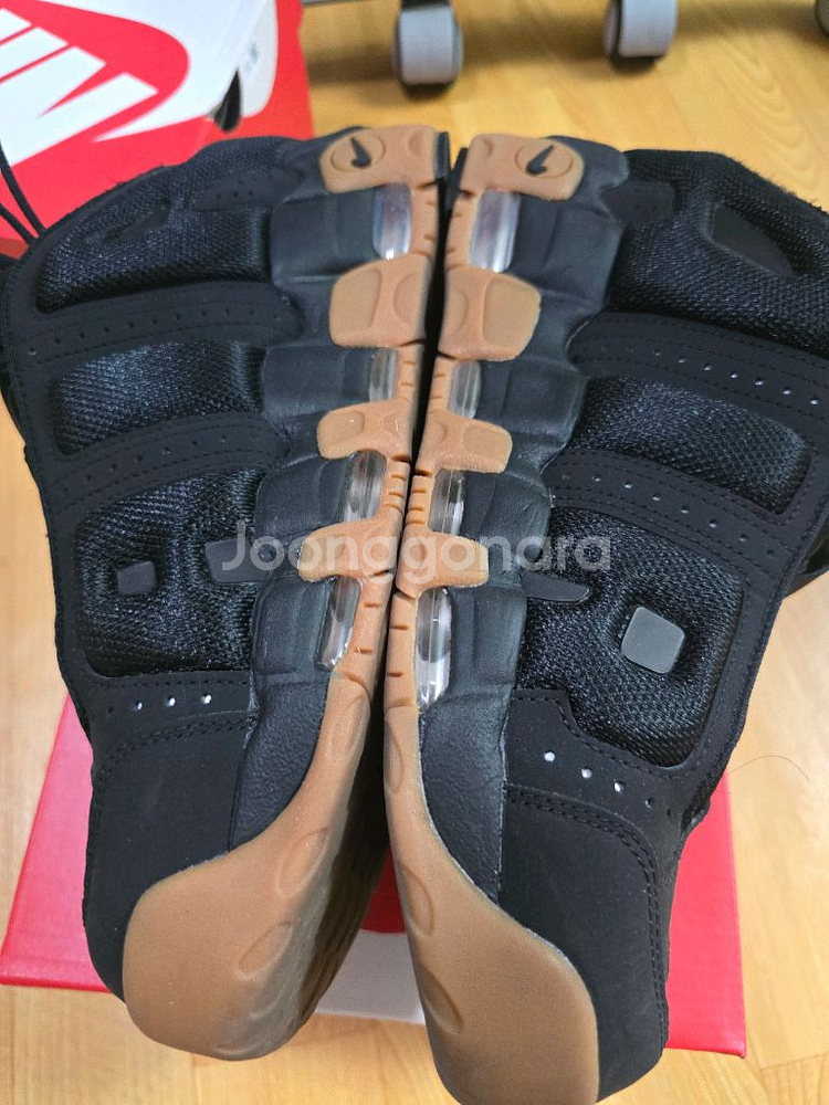 나이키 업템포 로우 285사이즈 팝니다--1