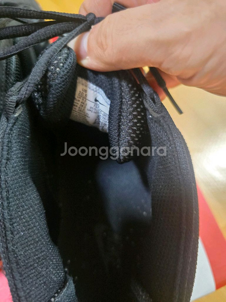 나이키 업템포 로우 285사이즈 팝니다--7