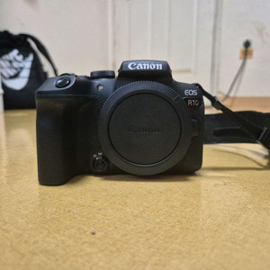 캐논 EOS R10 미러리스 카메라 팝니다