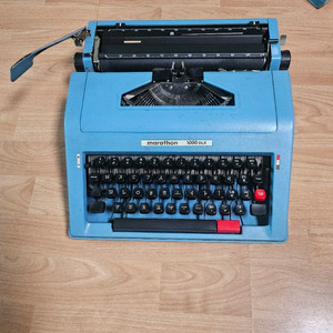 Marathon 1000 DLX 타자기