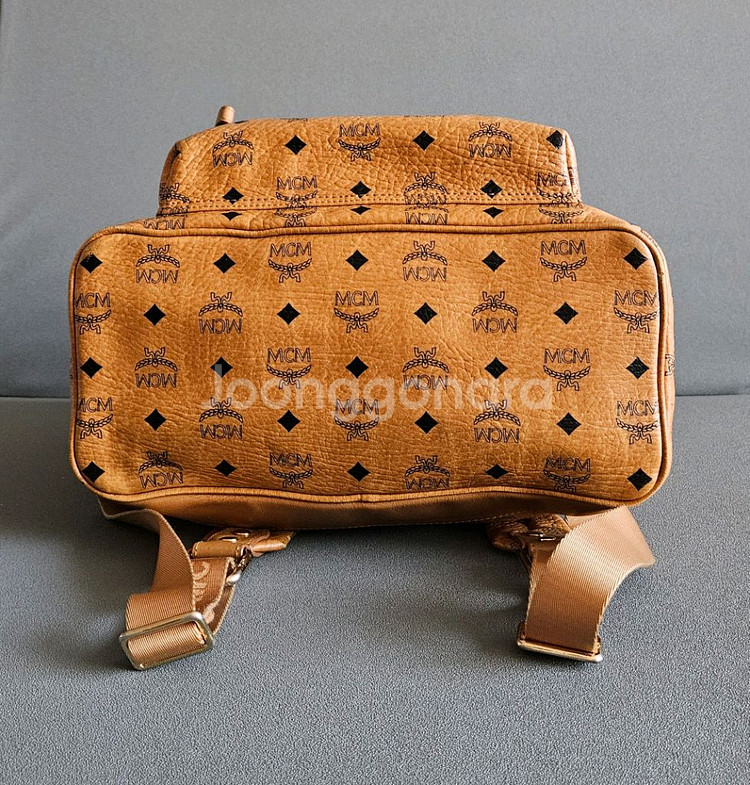 mcm 엠씨엠 비세토스 스터드 백팩 책가방--3