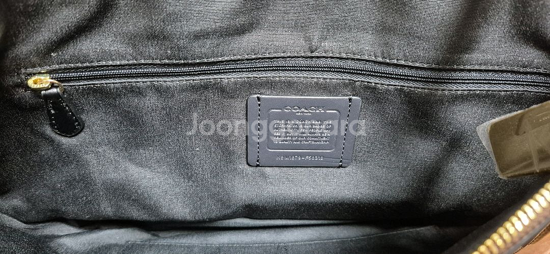 코치 시그니처 숄더백 새상품 팝니다--2