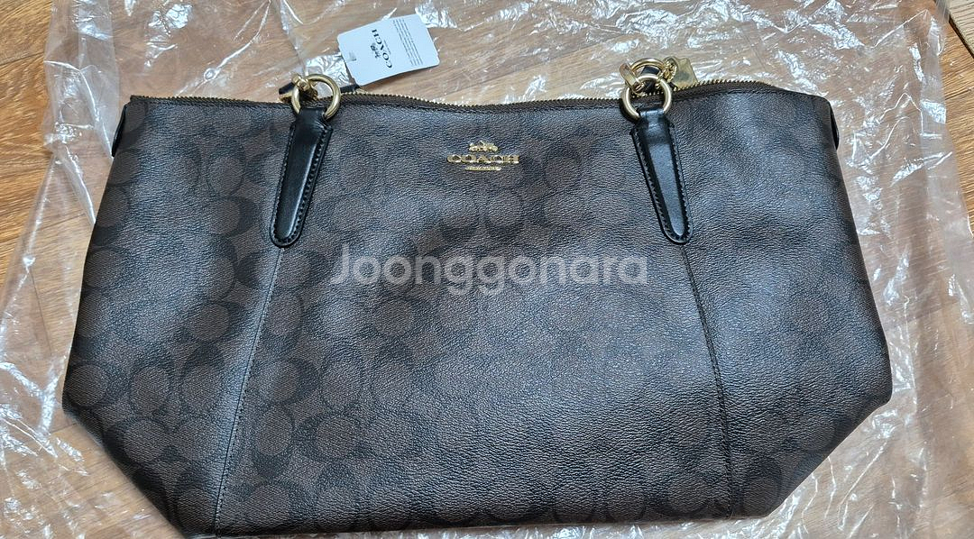 코치 시그니처 숄더백 새상품 팝니다--0