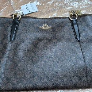 코치 시그니처 숄더백 새상품 팝니다