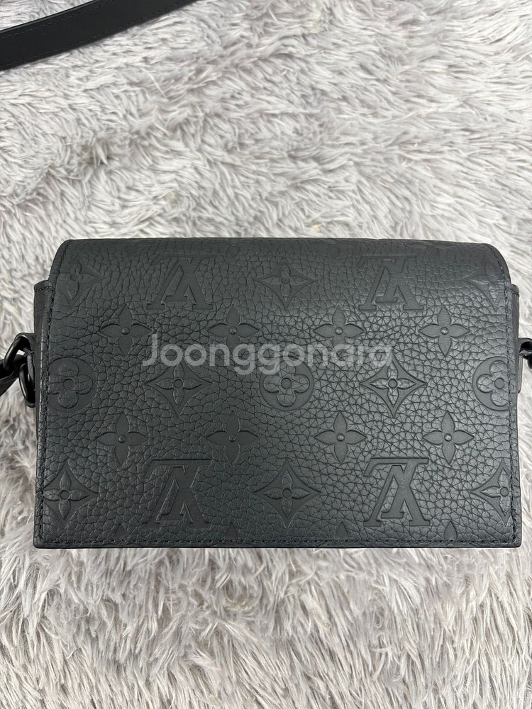 루이비통 크로스백 스티머 웨어러블 월릿--1