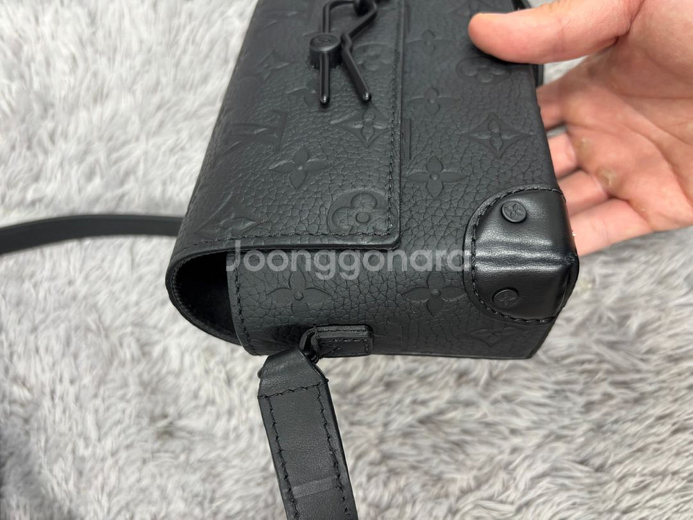 루이비통 크로스백 스티머 웨어러블 월릿--4