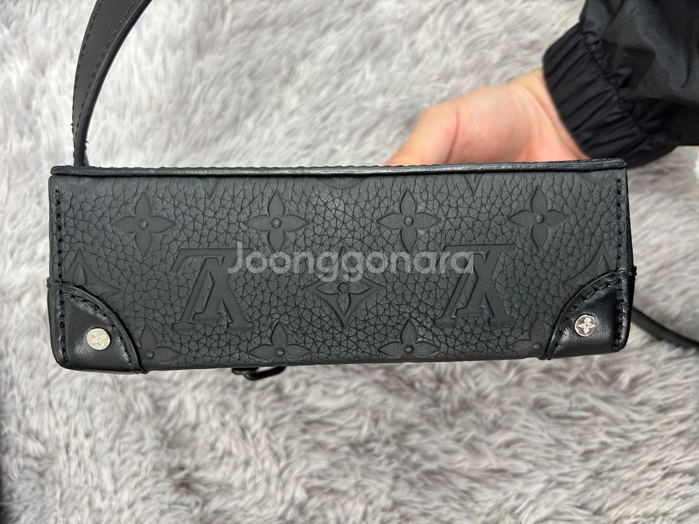 루이비통 크로스백 스티머 웨어러블 월릿--3