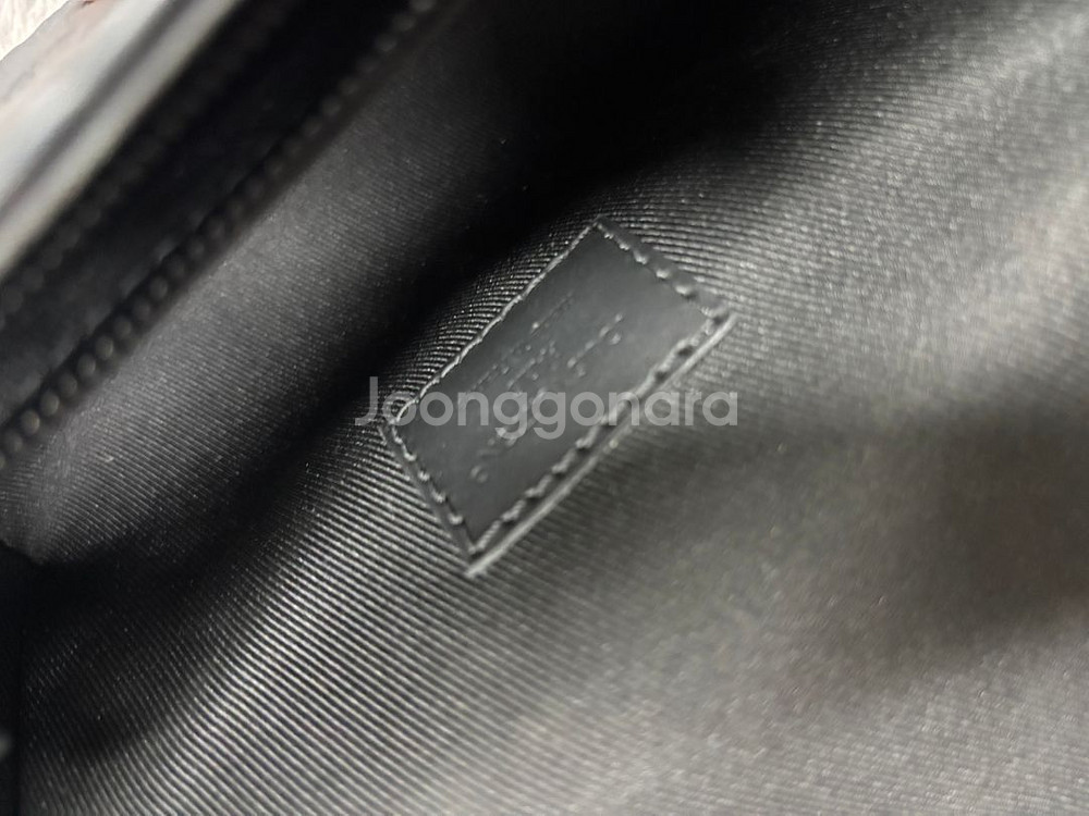 루이비통 크로스백 스티머 웨어러블 월릿--2