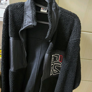남녀 공용 휠라 후리스 자켓 검정 95(M) 팔아요