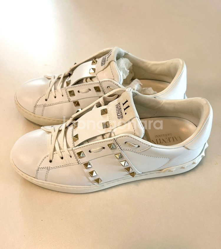 발렌티노 남성 락스터드 언타이틀 스니커즈 39사이즈--1