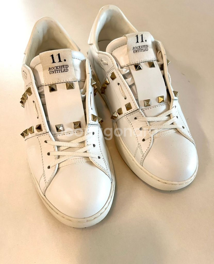 발렌티노 남성 락스터드 언타이틀 스니커즈 39사이즈--0