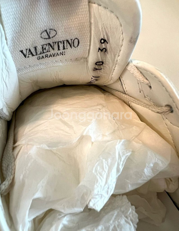 발렌티노 남성 락스터드 언타이틀 스니커즈 39사이즈--7