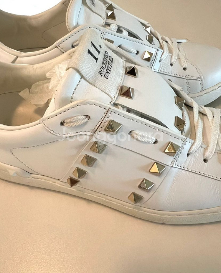 발렌티노 남성 락스터드 언타이틀 스니커즈 39사이즈--5