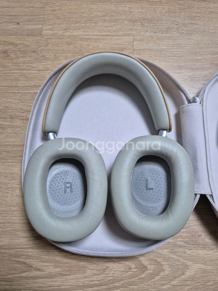 바워스앤윌킨스 PX8 헤드폰--1