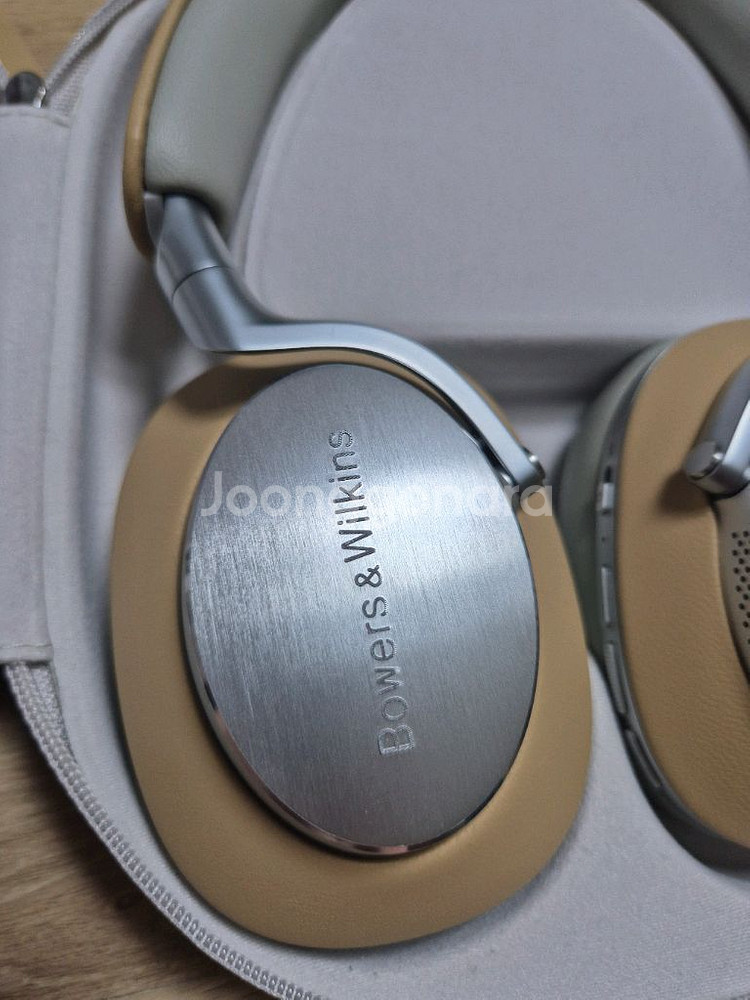 바워스앤윌킨스 PX8 헤드폰--2