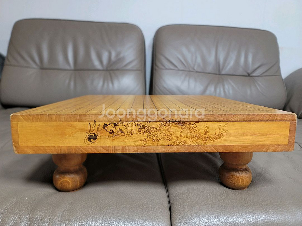 강원도특산품 대룡특산단지 공예품 특허바둑판 고급원목이며 측면 두곳 용무늬 그림 들어가있슴 착점감은 신비자 느낌으로--1