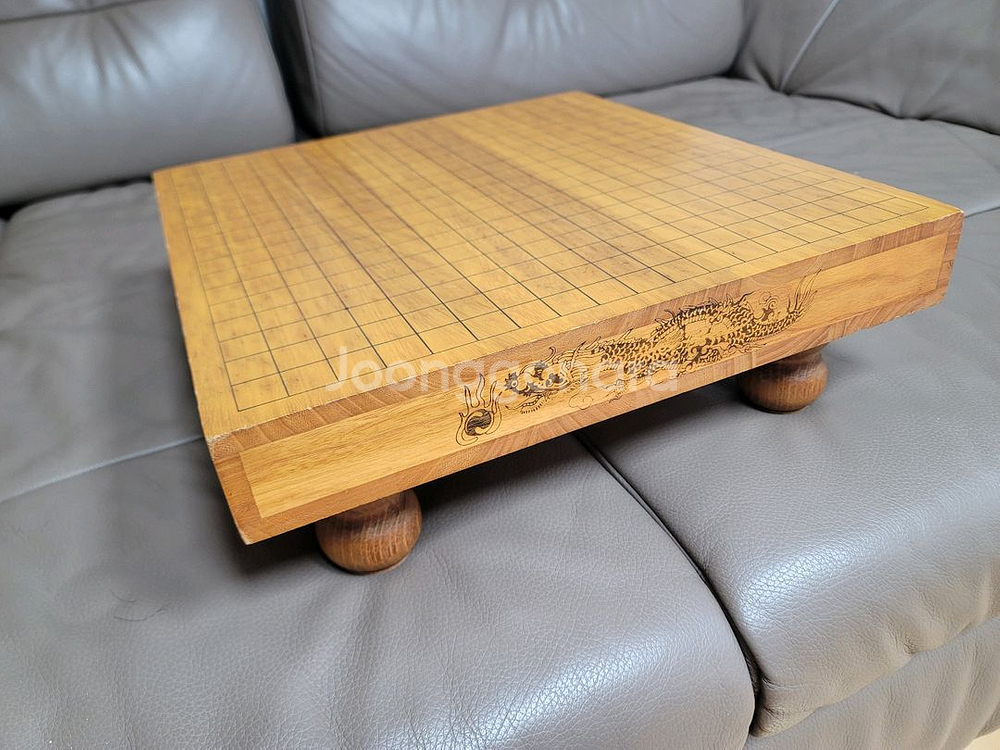 강원도특산품 대룡특산단지 공예품 특허바둑판 고급원목이며 측면 두곳 용무늬 그림 들어가있슴 착점감은 신비자 느낌으로--2